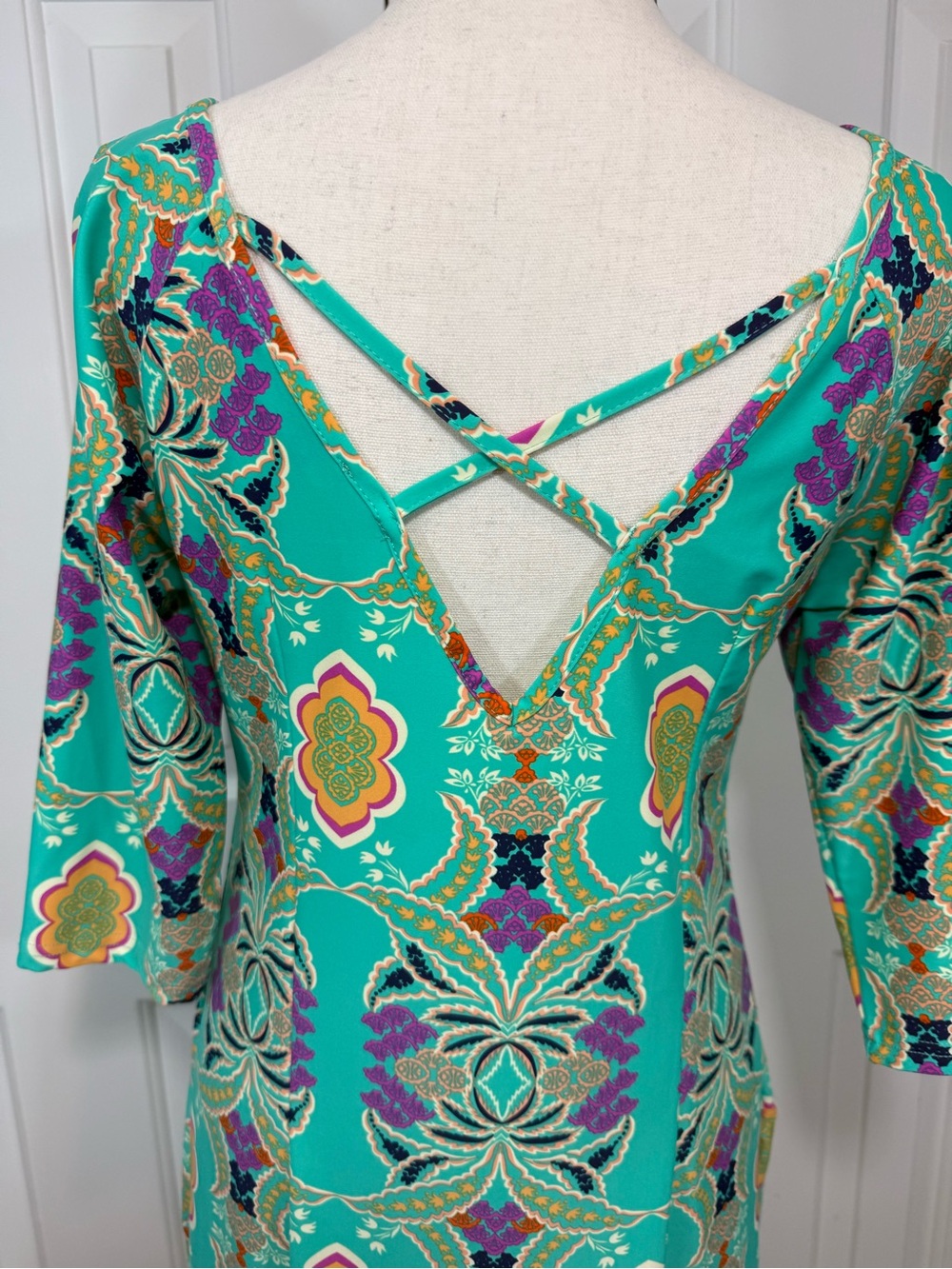 Vibrant Spandex Aryeh Turquoise Multicolor Cross-Back Midi Dress